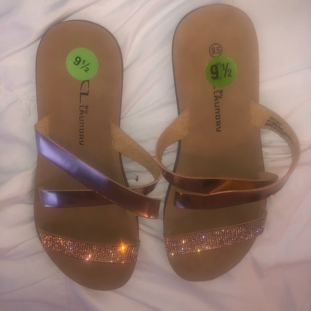 Sandals 🆓 - Picture 4 of 5